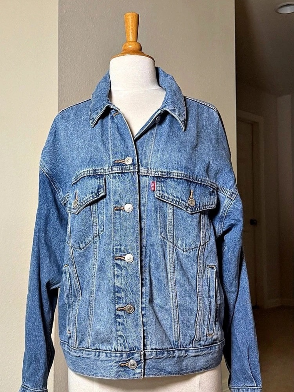 Levi Strauss & Co. Denim Trucker Jean Jacket Size Medium Like New